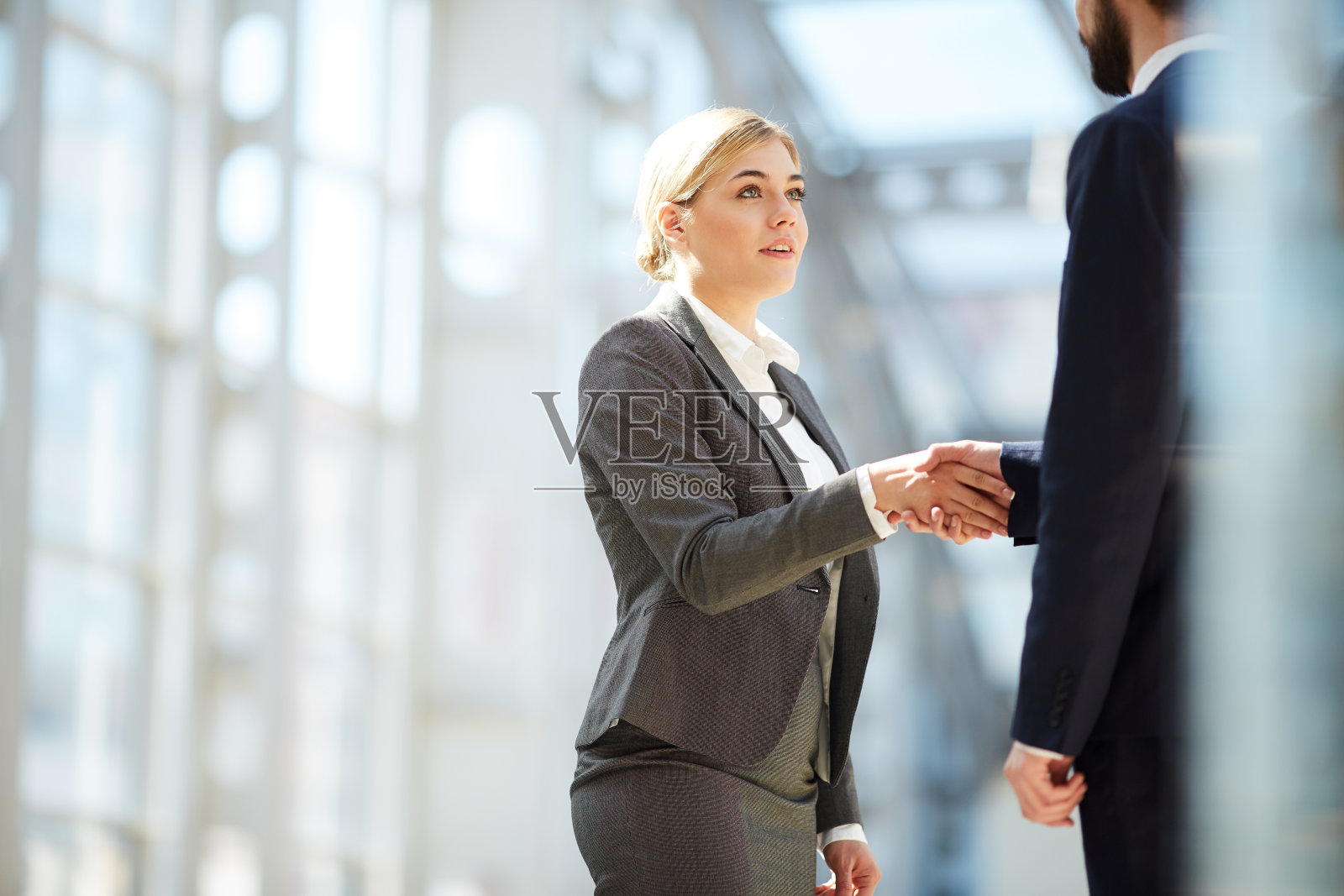 很高兴认识新的商业伙伴照片摄影图片