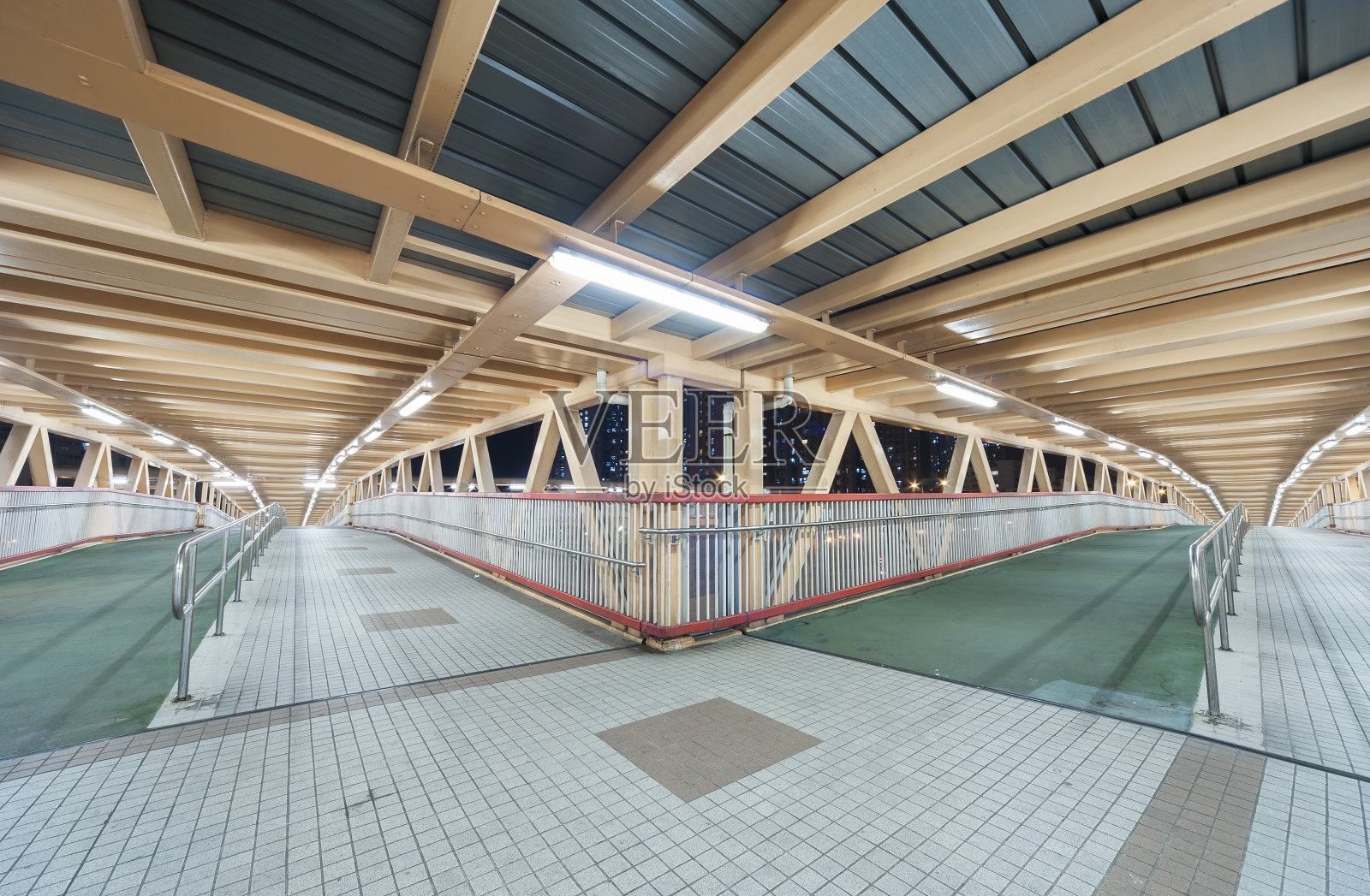 空旷的现代人行道照片摄影图片