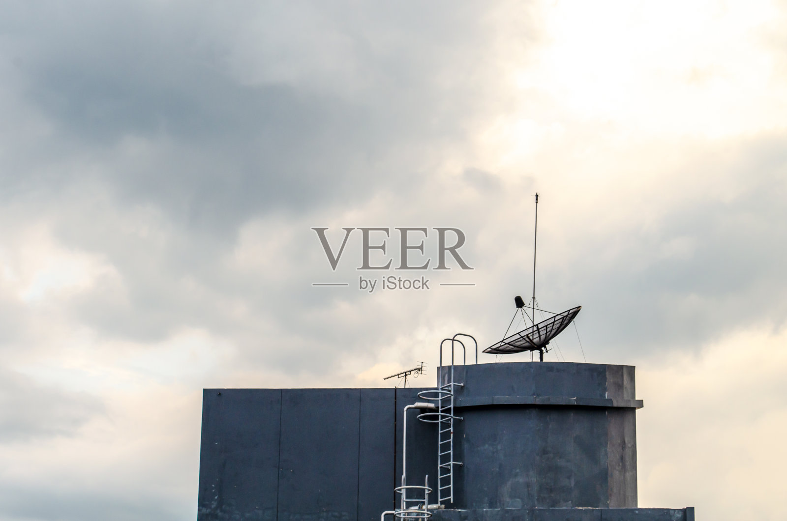 屋顶水箱照片摄影图片