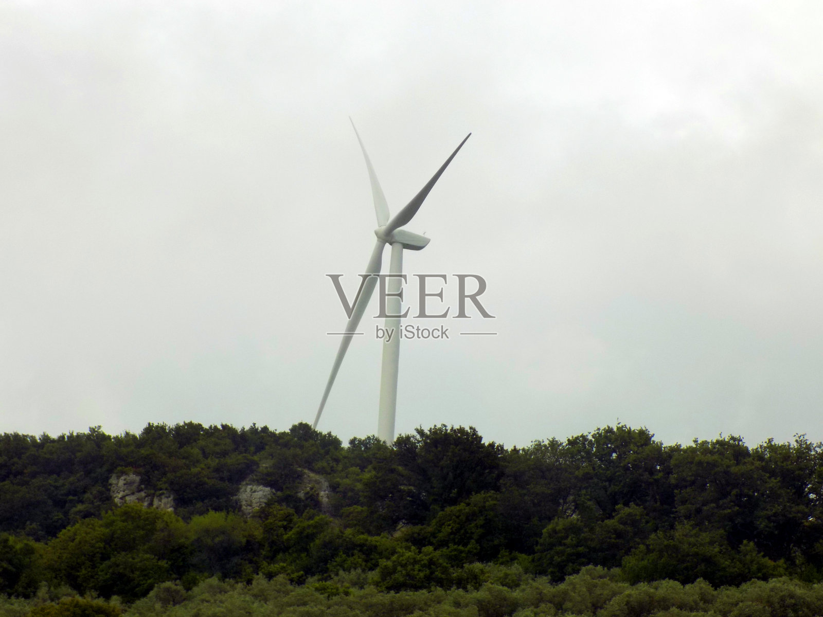 山上的风力涡轮机照片摄影图片