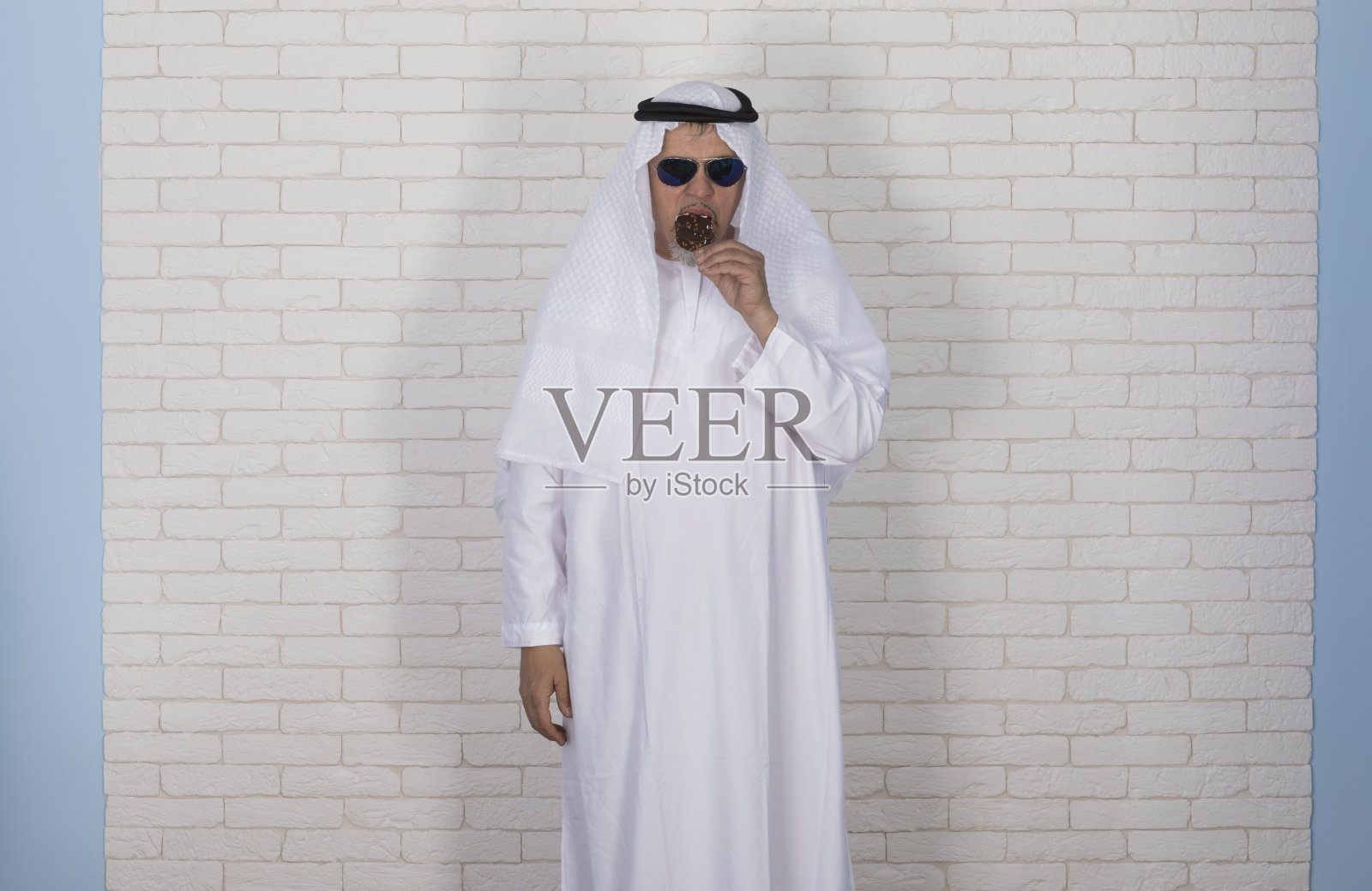 一个阿拉伯老人的画室肖像照片摄影图片