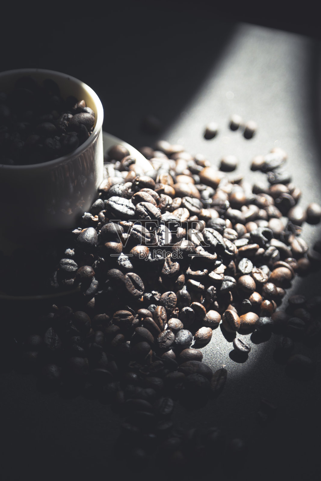 清晨的咖啡豆让你保持清醒照片摄影图片