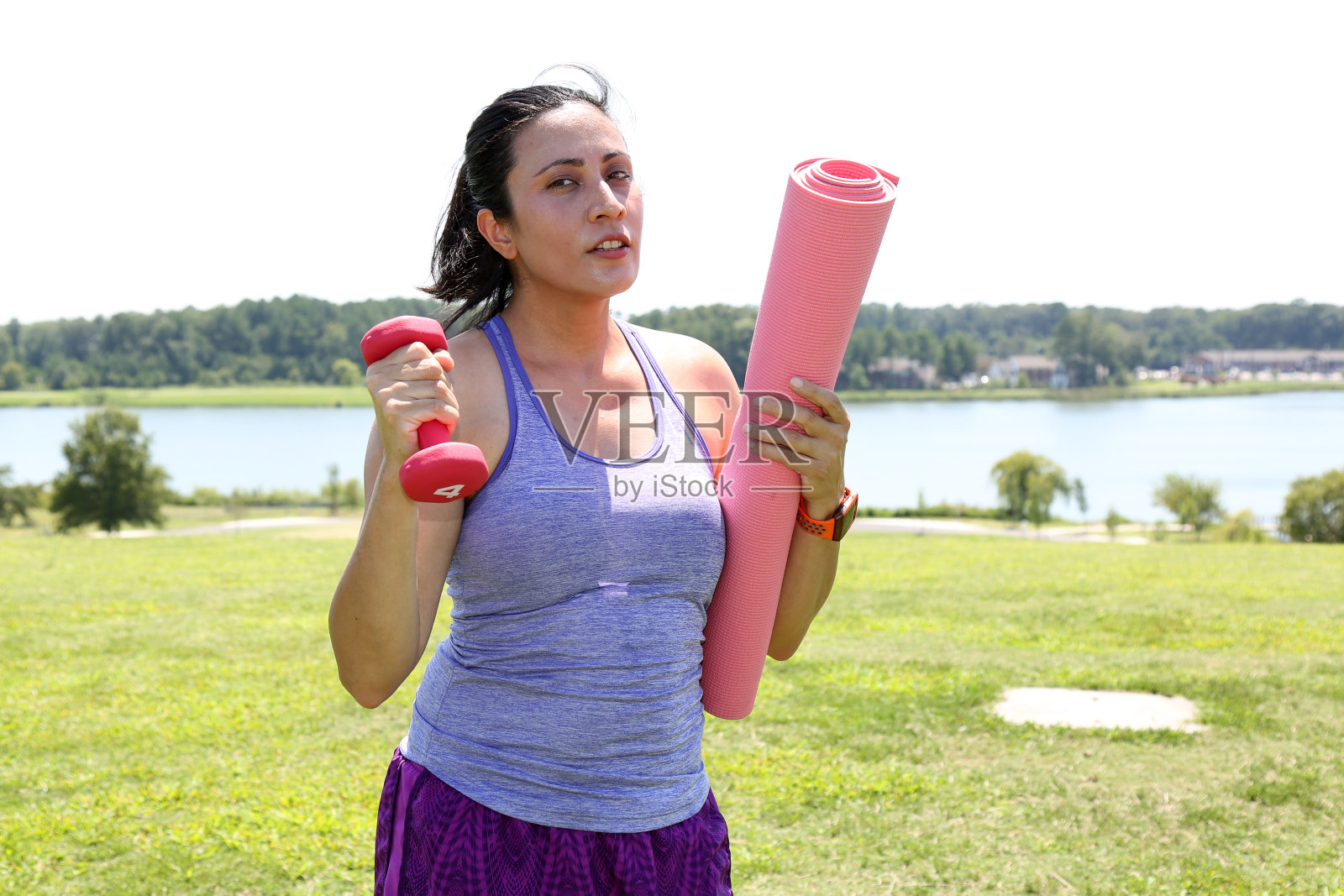 成年女性在公园锻炼不同体重的人照片摄影图片