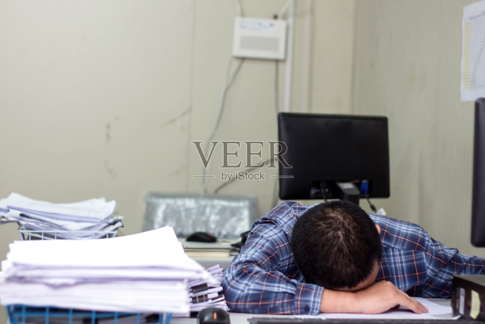 一个工作很辛苦的人倦怠综合症照片摄影图片