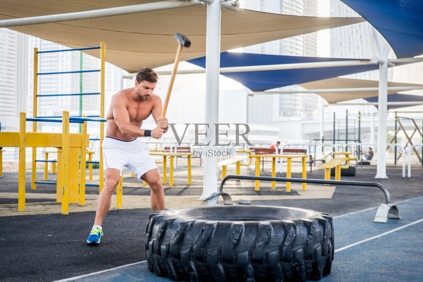 运动员在户外训练照片摄影图片