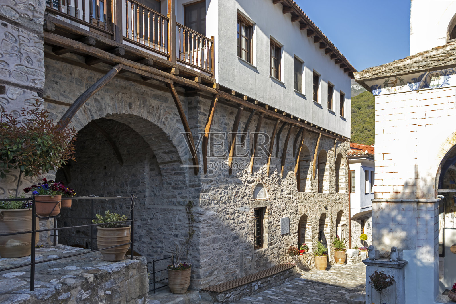 希腊马其顿中部塞雷斯镇附近的提米乌·普罗德罗莫斯圣约翰浸礼会正统修道院照片摄影图片