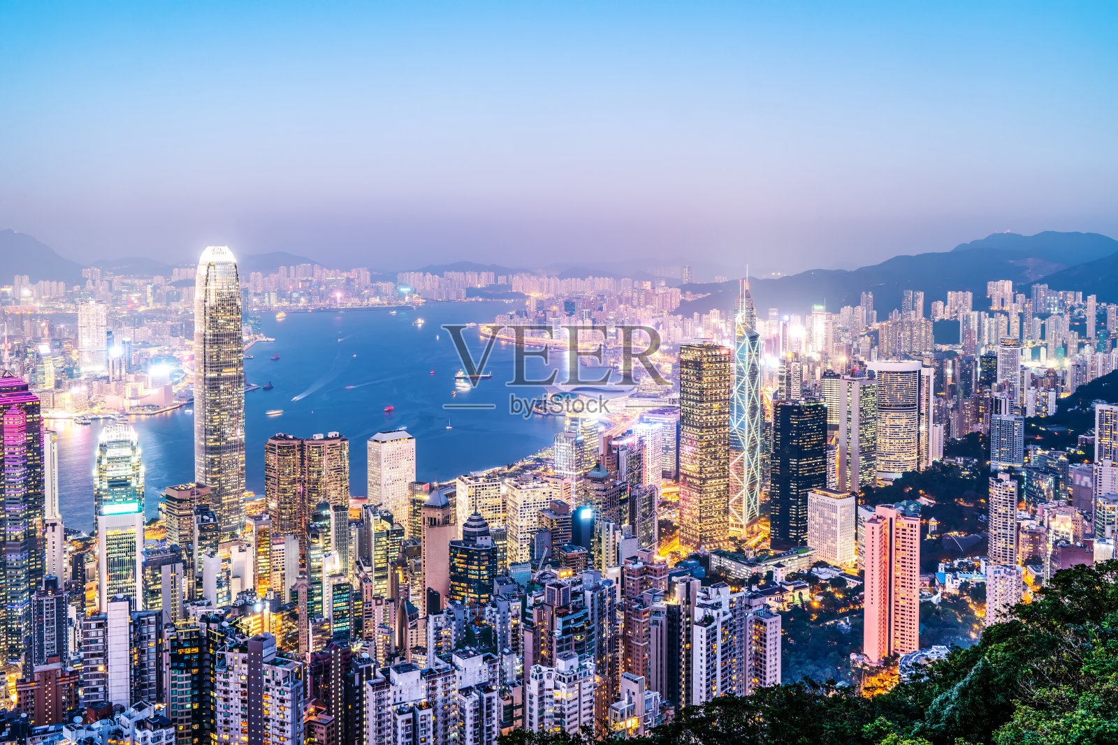 香港市中心现代办公大楼里的彩色图像照片摄影图片