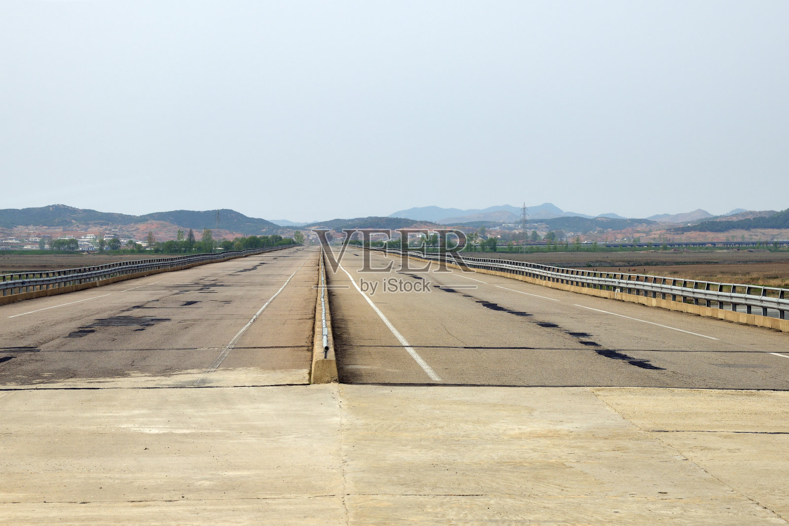 朝鲜。农村道路照片摄影图片