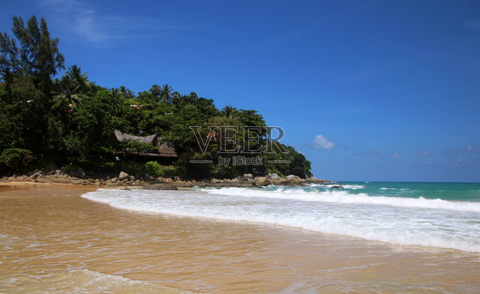 泰国普吉岛，阳光明媚的卡隆海滩照片摄影图片