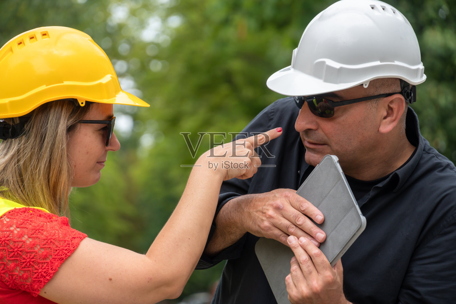 建筑工地的冲突和分歧照片摄影图片