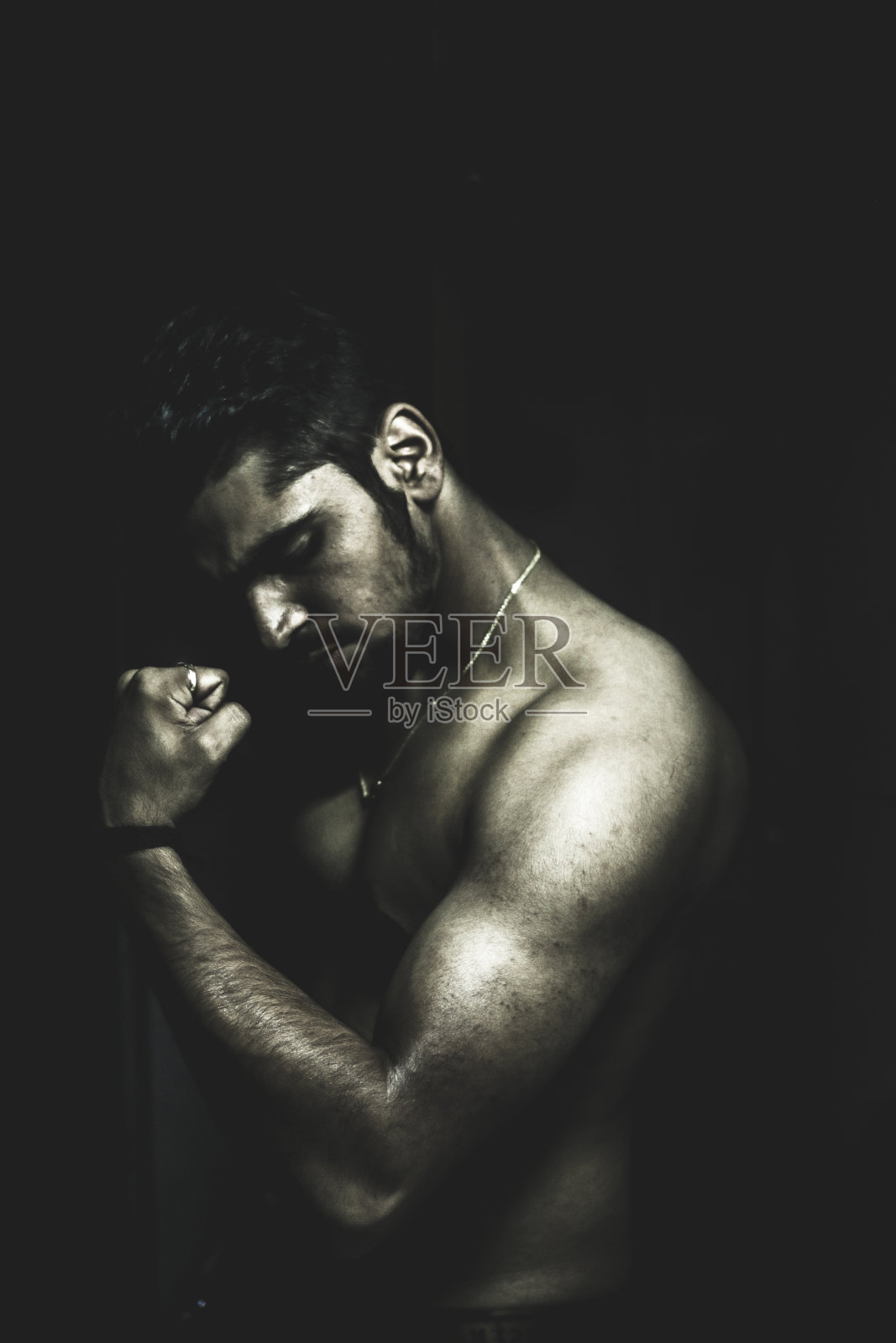 年轻的健身男照片摄影图片