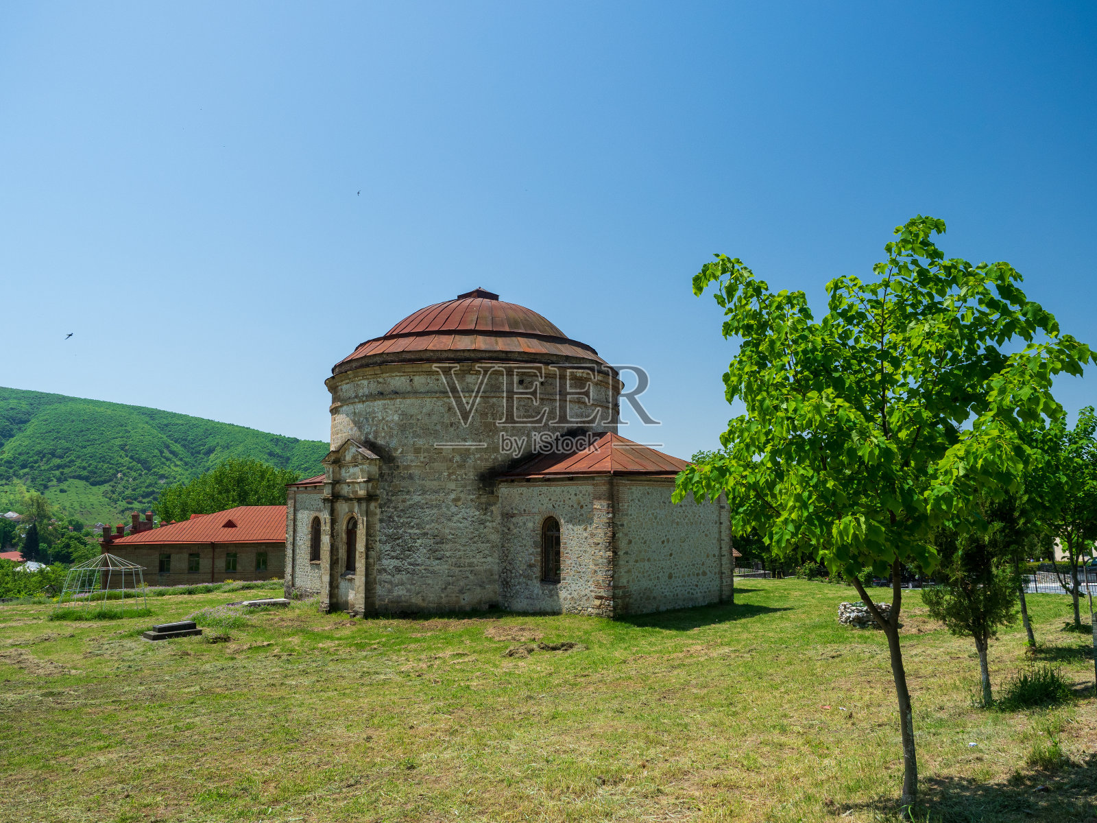 阿塞拜疆谢基的谢基汗要塞的老清真寺。照片摄影图片
