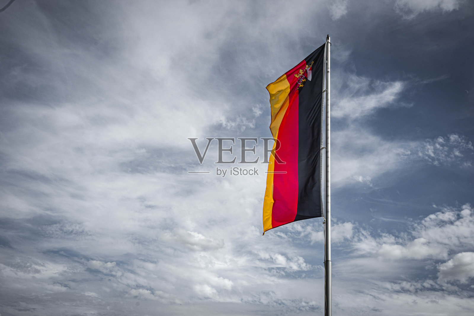 德国国旗前戏剧性的云照片摄影图片