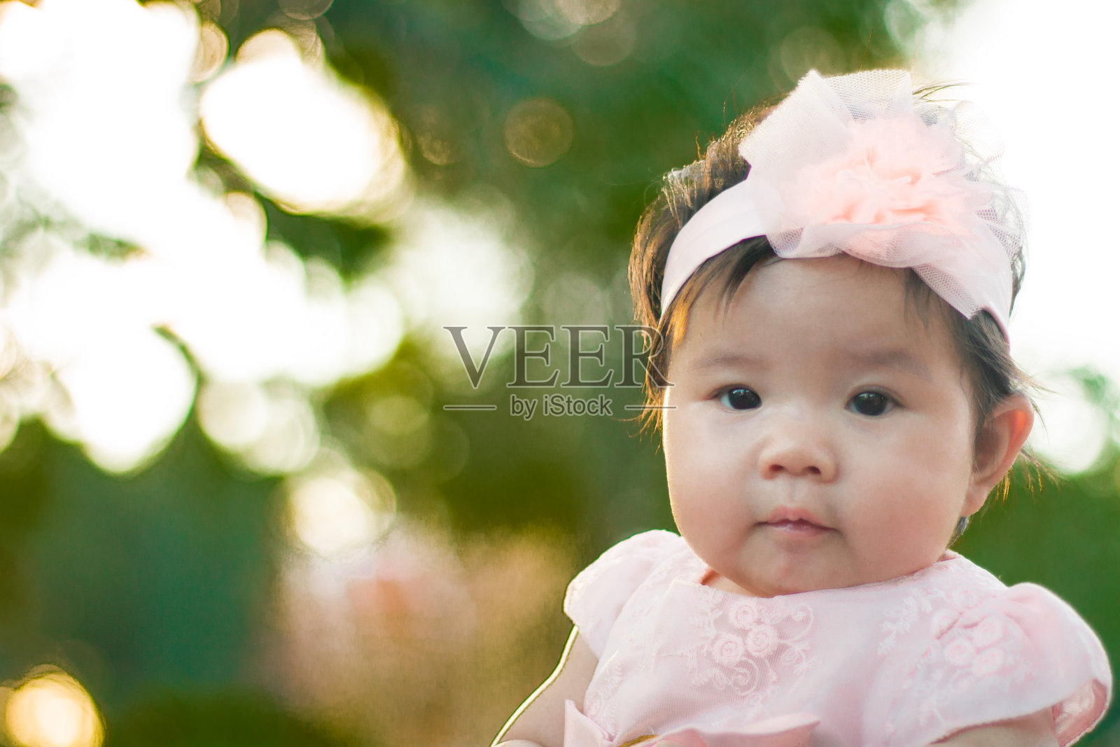 近距离肖像亚洲可爱的小女孩照片摄影图片