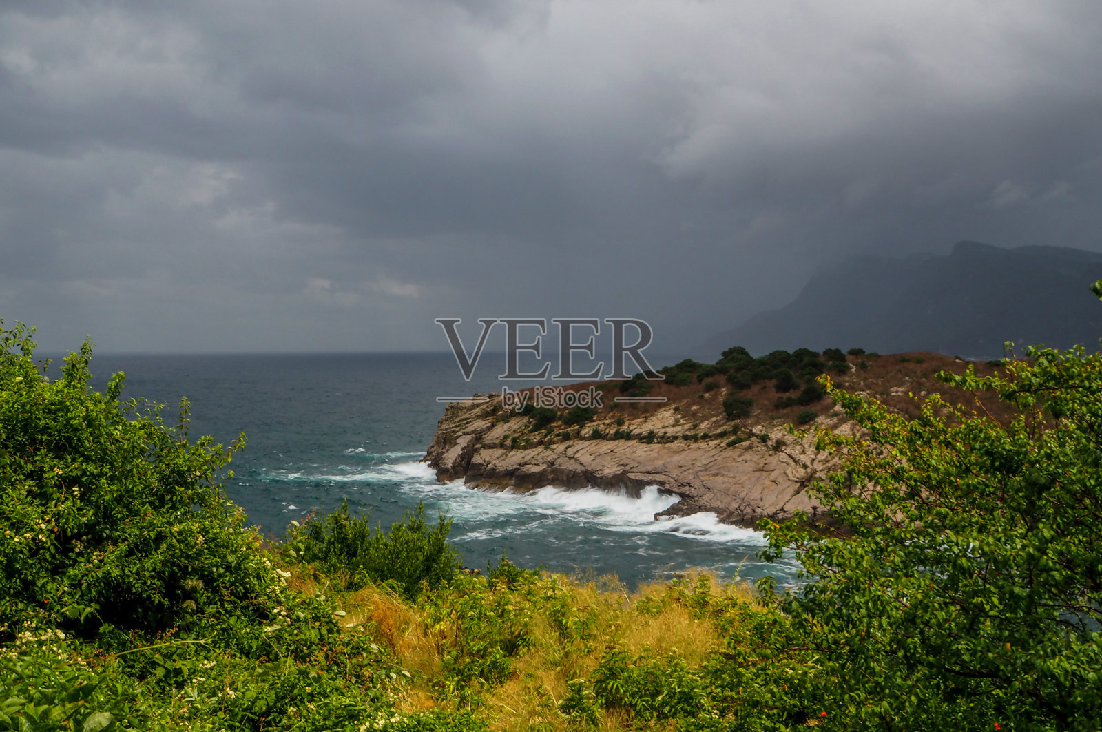 2019年8月4日，阿玛斯拉景观:阿玛斯拉是城市Bartın的一个迷人区域。位于黑海沿岸的是土耳其的一个小型海滨度假胜地。照片摄影图片