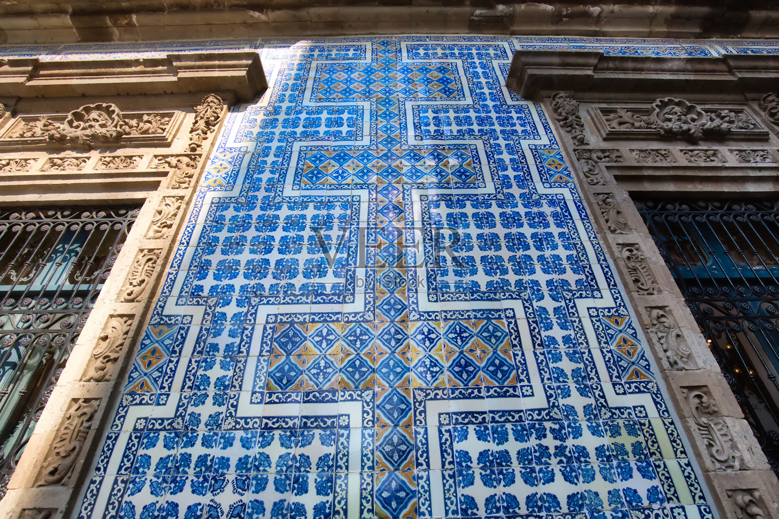 位于墨西哥城历史中心索卡洛广场附近的街道照片摄影图片