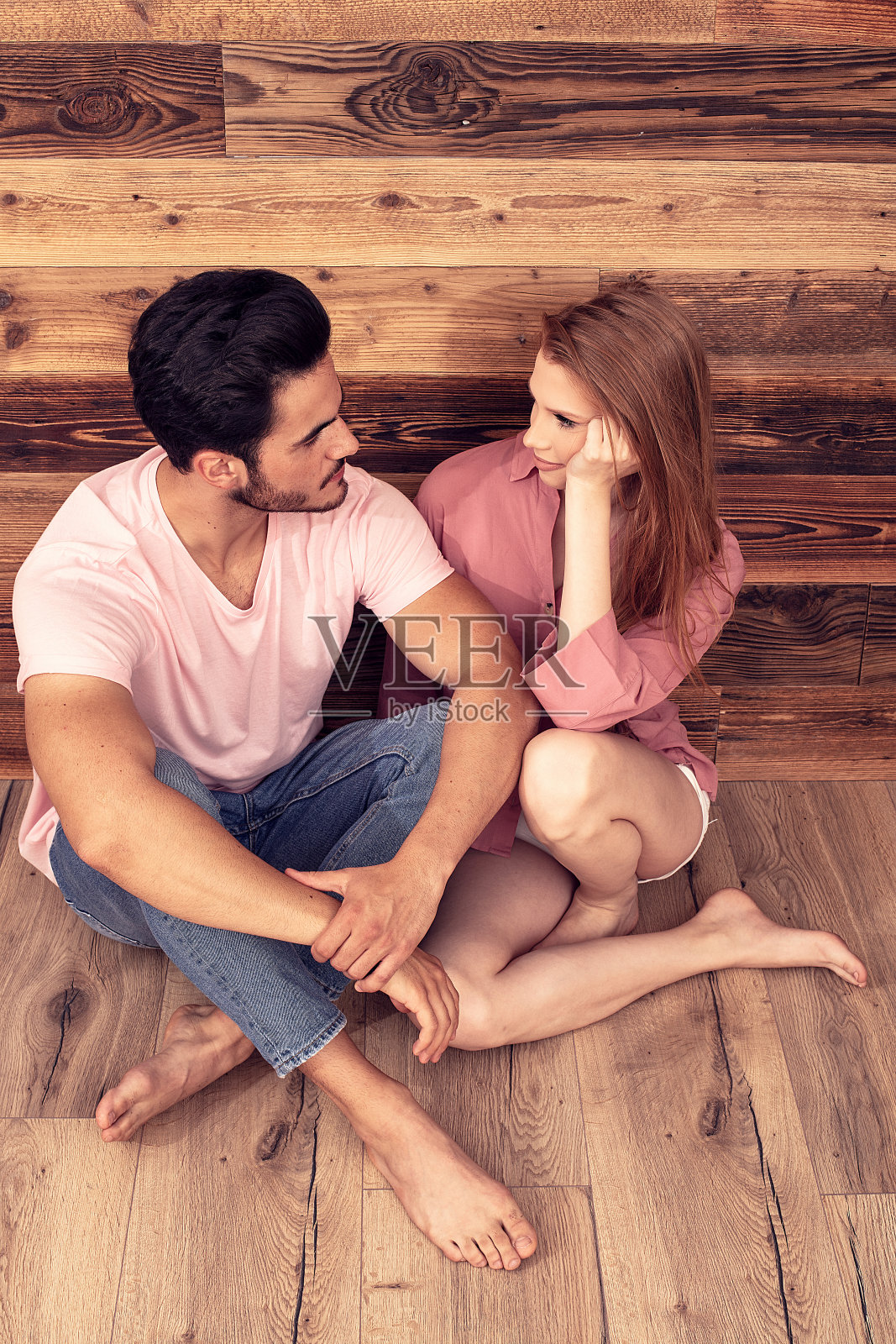 浪漫美丽的情侣在约会。照片摄影图片