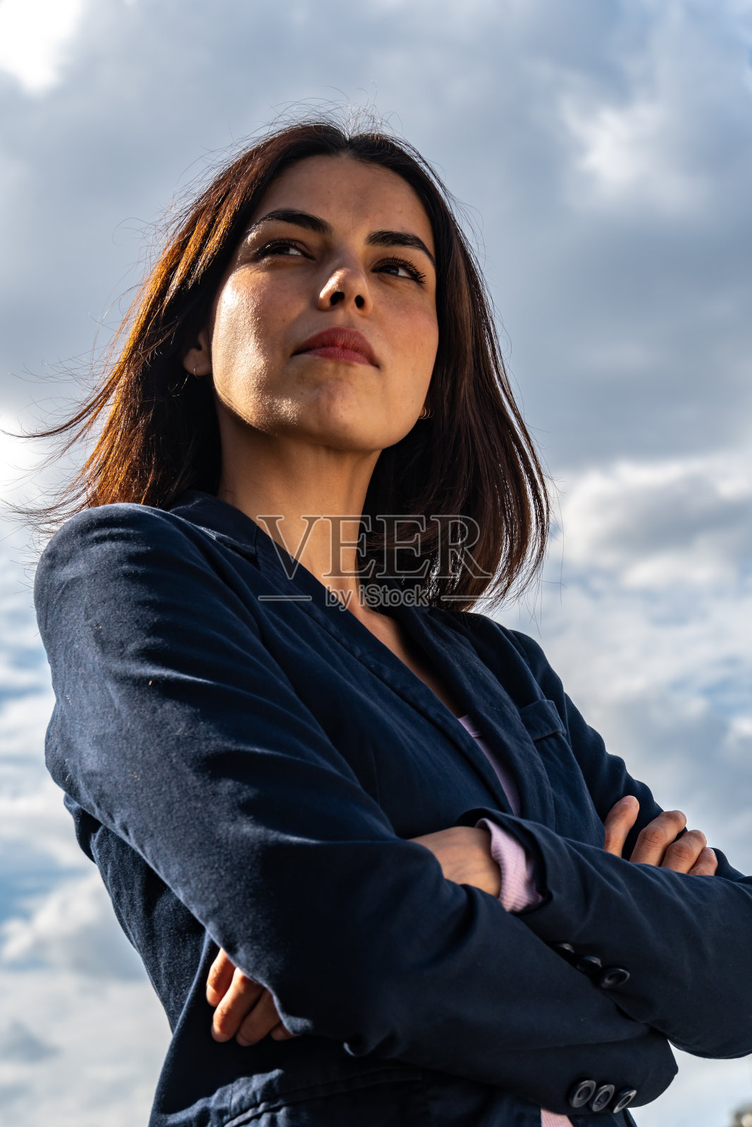 成功的女人。低角度拍摄照片摄影图片