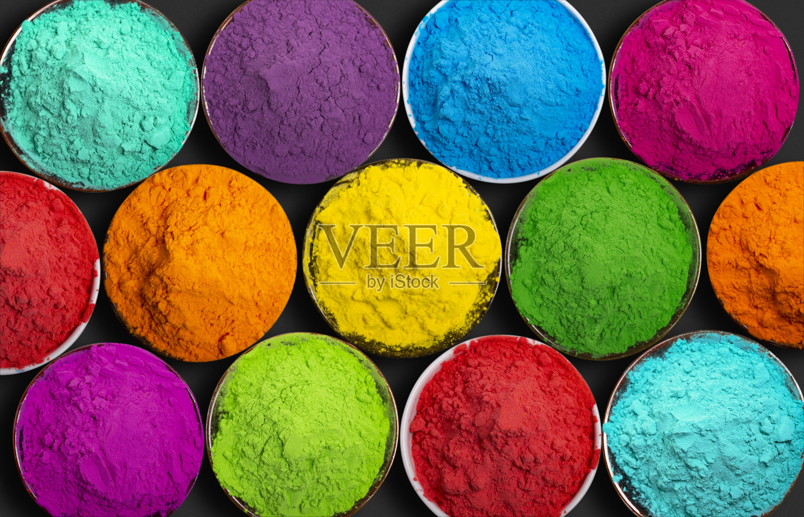 印度胡里节的彩色粉末颜料。彩色的背景。照片摄影图片