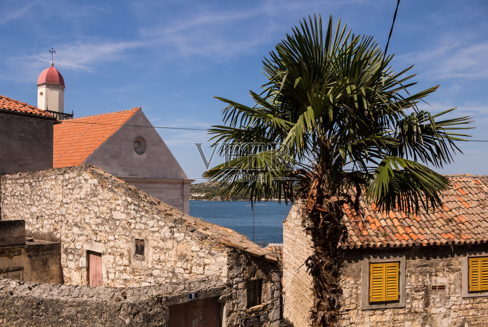 克罗地亚西贝尼克的小教堂照片摄影图片