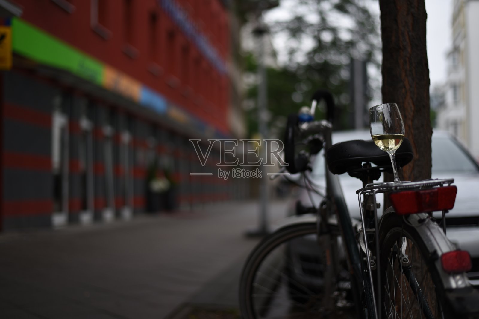 汉诺威玻璃自行车夜生活照片摄影图片