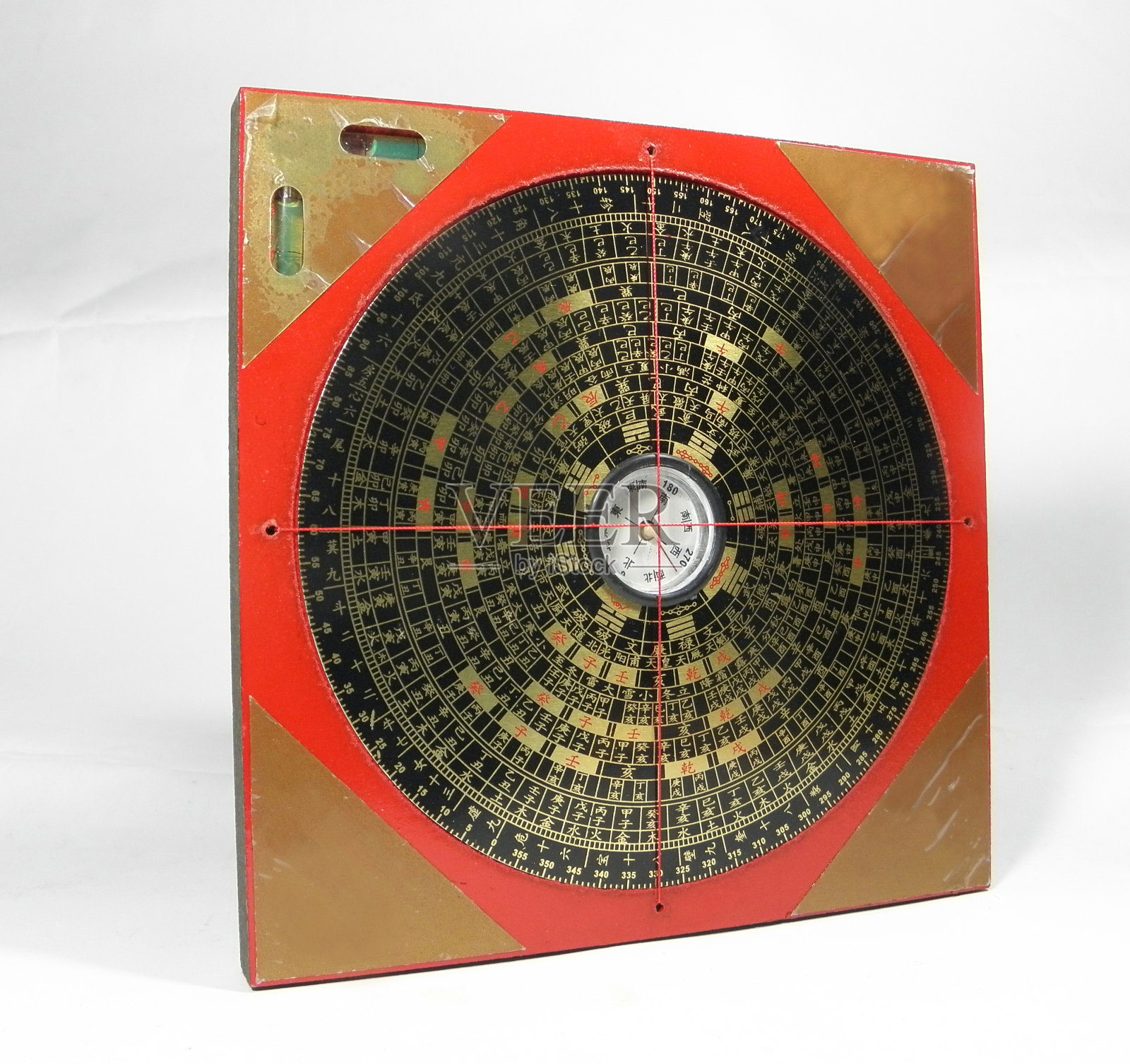 中国古董指南针，白色背景照片摄影图片