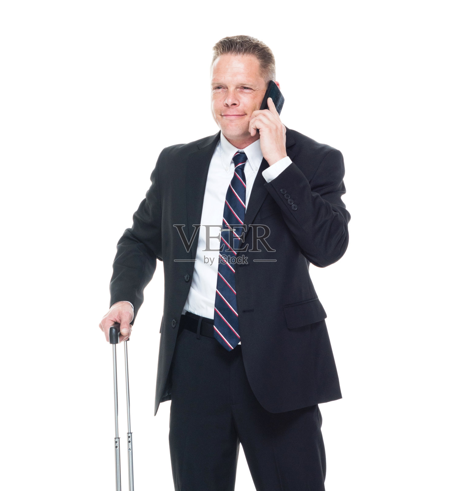 一个商人提着提箱站在那里讲电话照片摄影图片