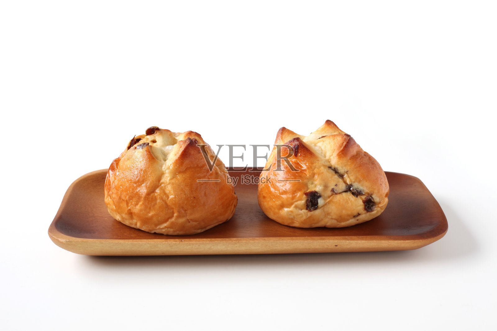 白色背景上孤立的葡萄干面包照片摄影图片