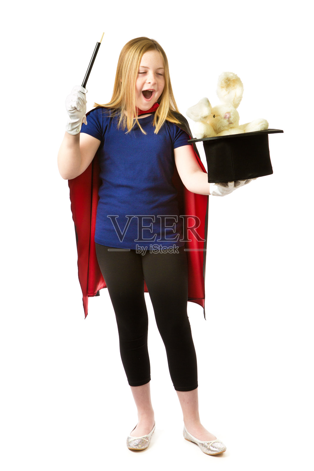 年轻女孩未来职业抱负魔术师与兔子在白色背景照片摄影图片