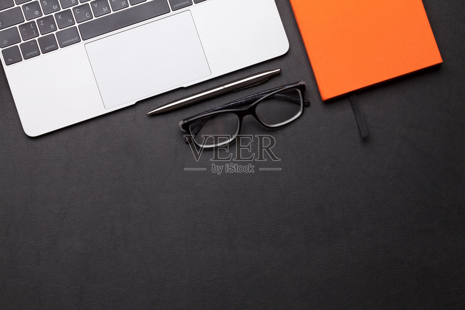 办公室办公用品和电脑照片摄影图片