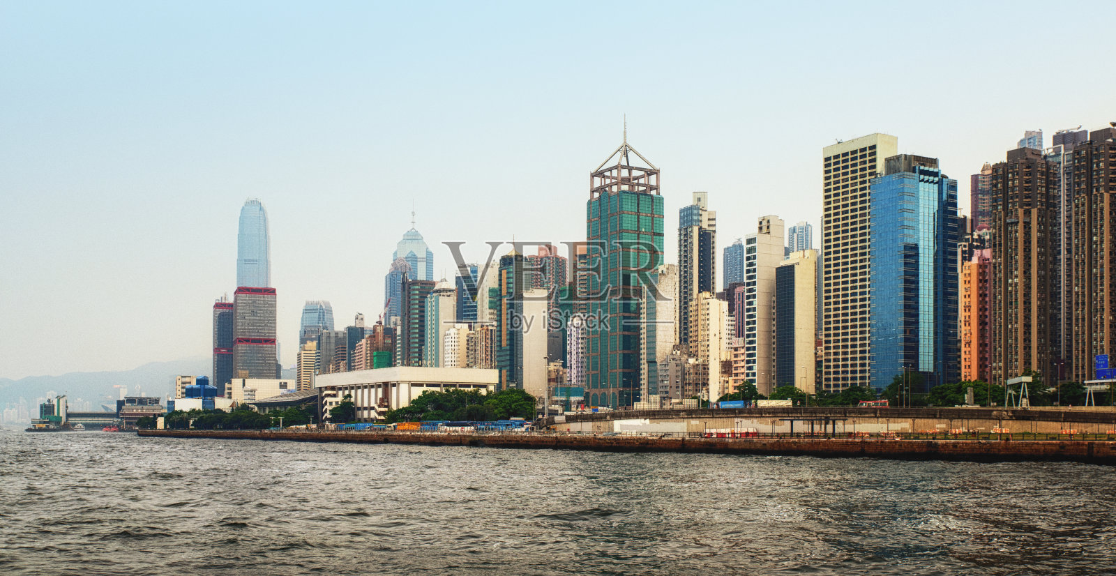 香港岛城市天际线摩天大楼中国维多利亚港照片摄影图片