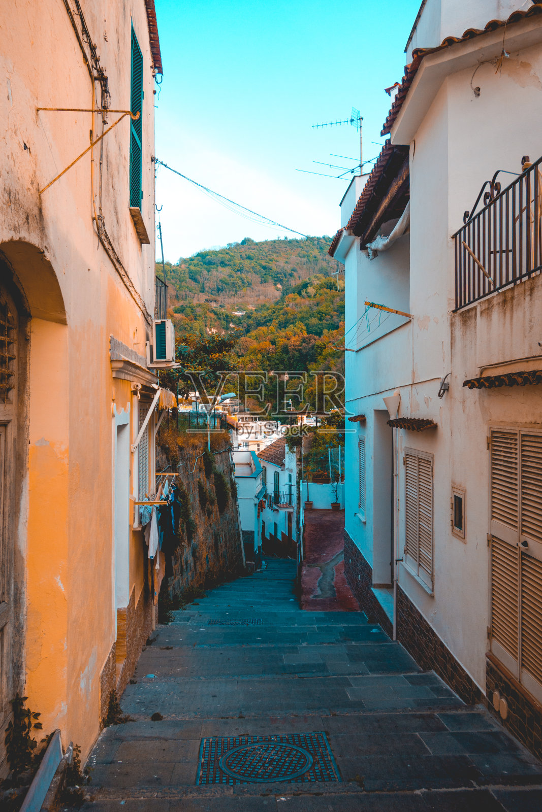 夏天意大利村庄的街道照片摄影图片