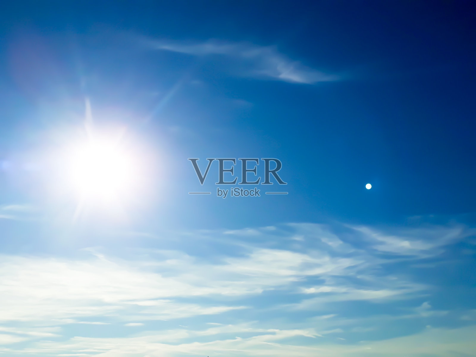 蓝天上的太阳库存照片照片摄影图片