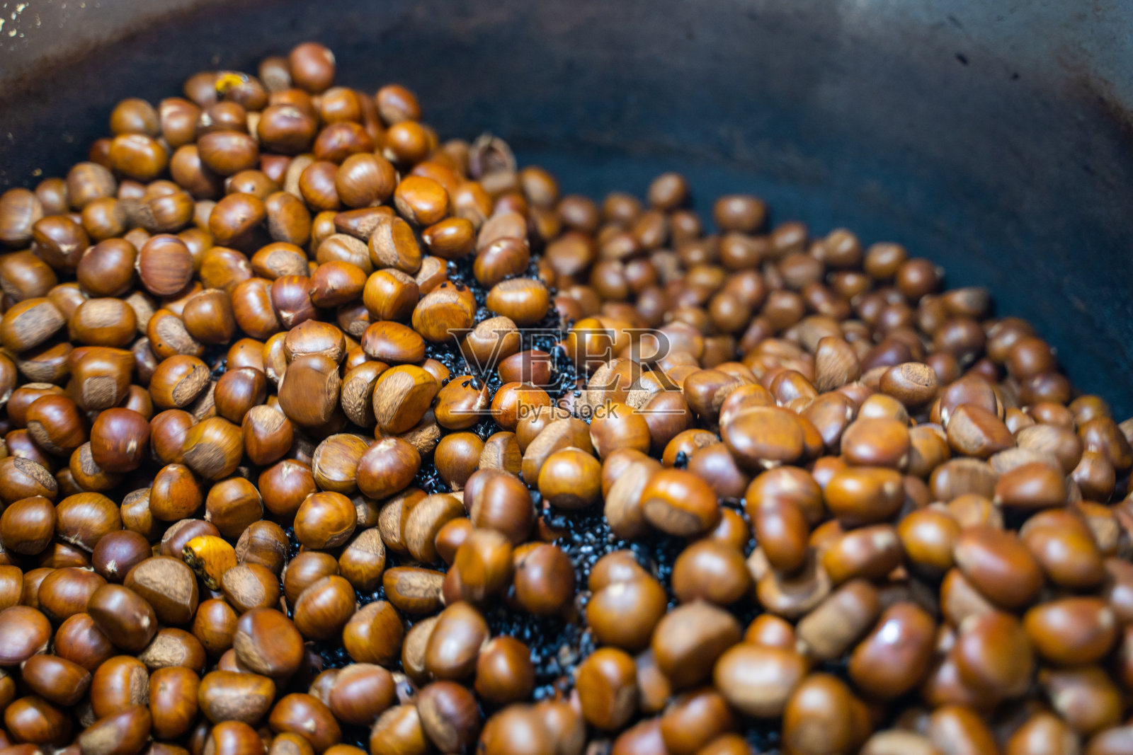 用烤栗子机煮栗子照片摄影图片