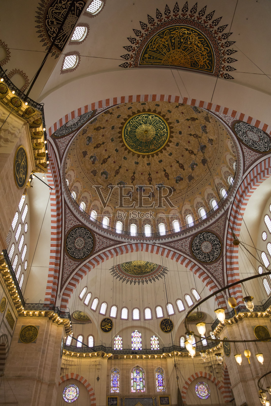 位于伊斯坦布尔的16世纪大清真寺苏莱曼清真寺(suleymanye Camii)的内部照片摄影图片