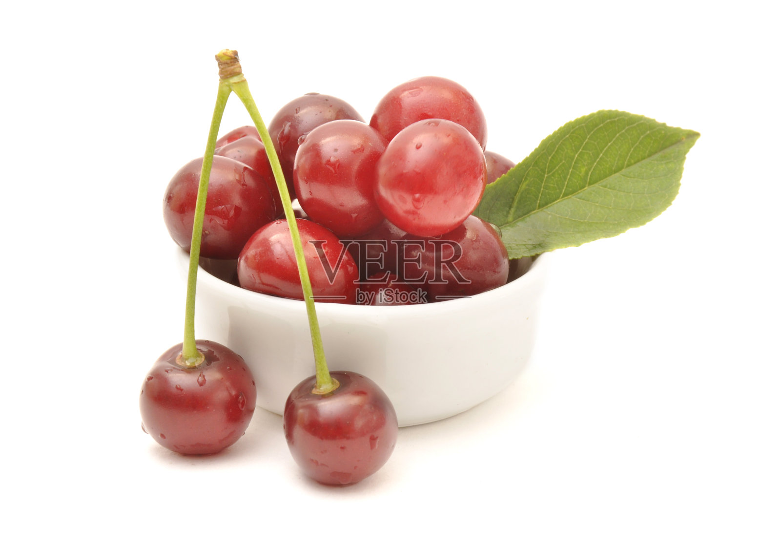 白色碗里的樱桃照片摄影图片