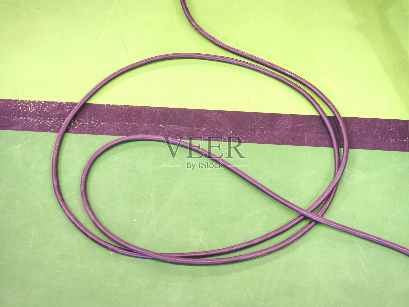 室内体育馆。足球场，足球场，脚柜地板。照片摄影图片