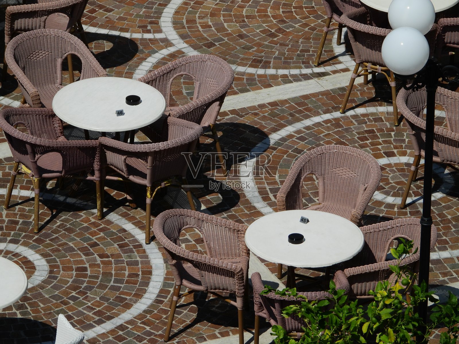 开酒吧照片摄影图片