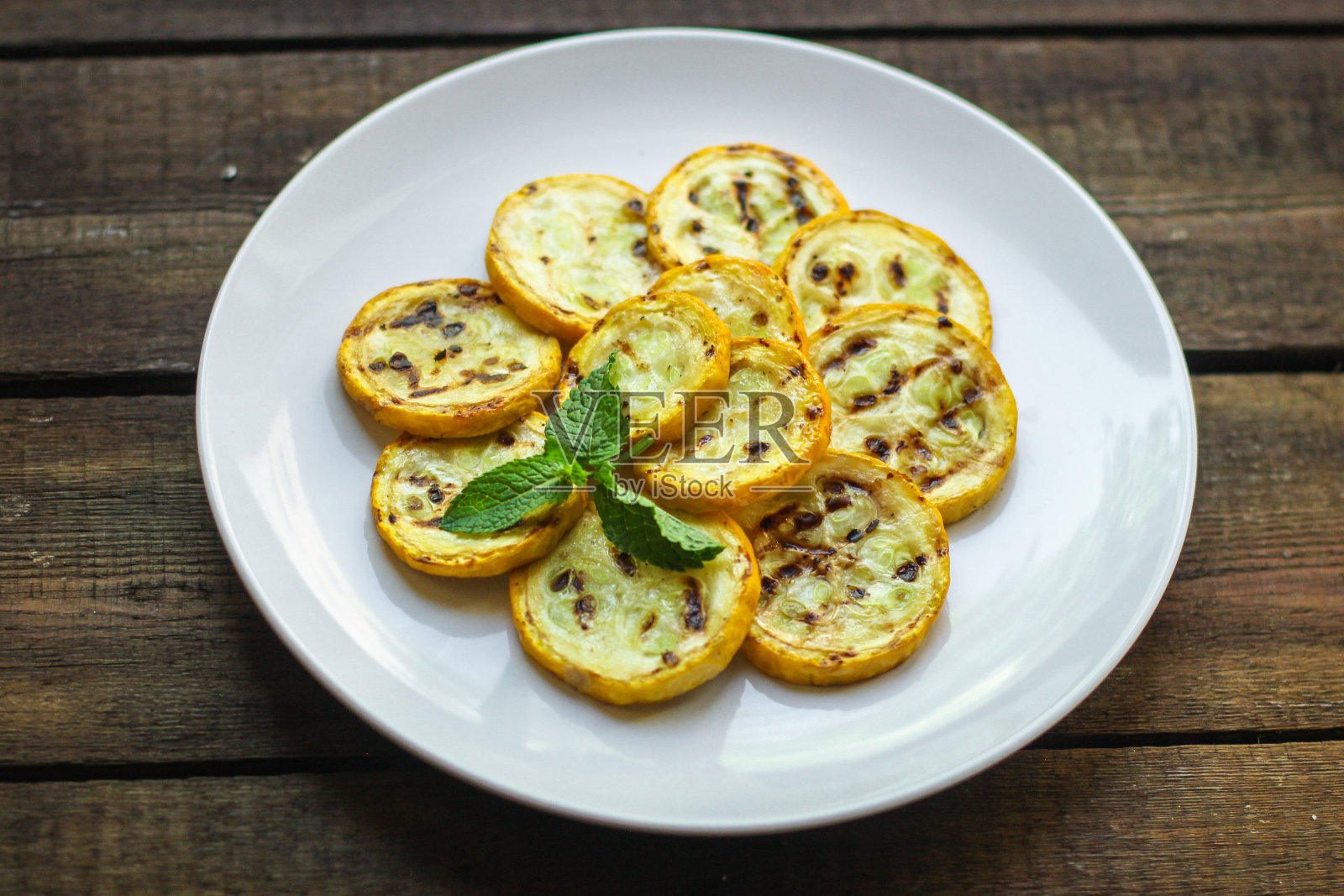 西葫芦黄烤(美味蔬菜)菜单。高级食品背景。本空间照片摄影图片