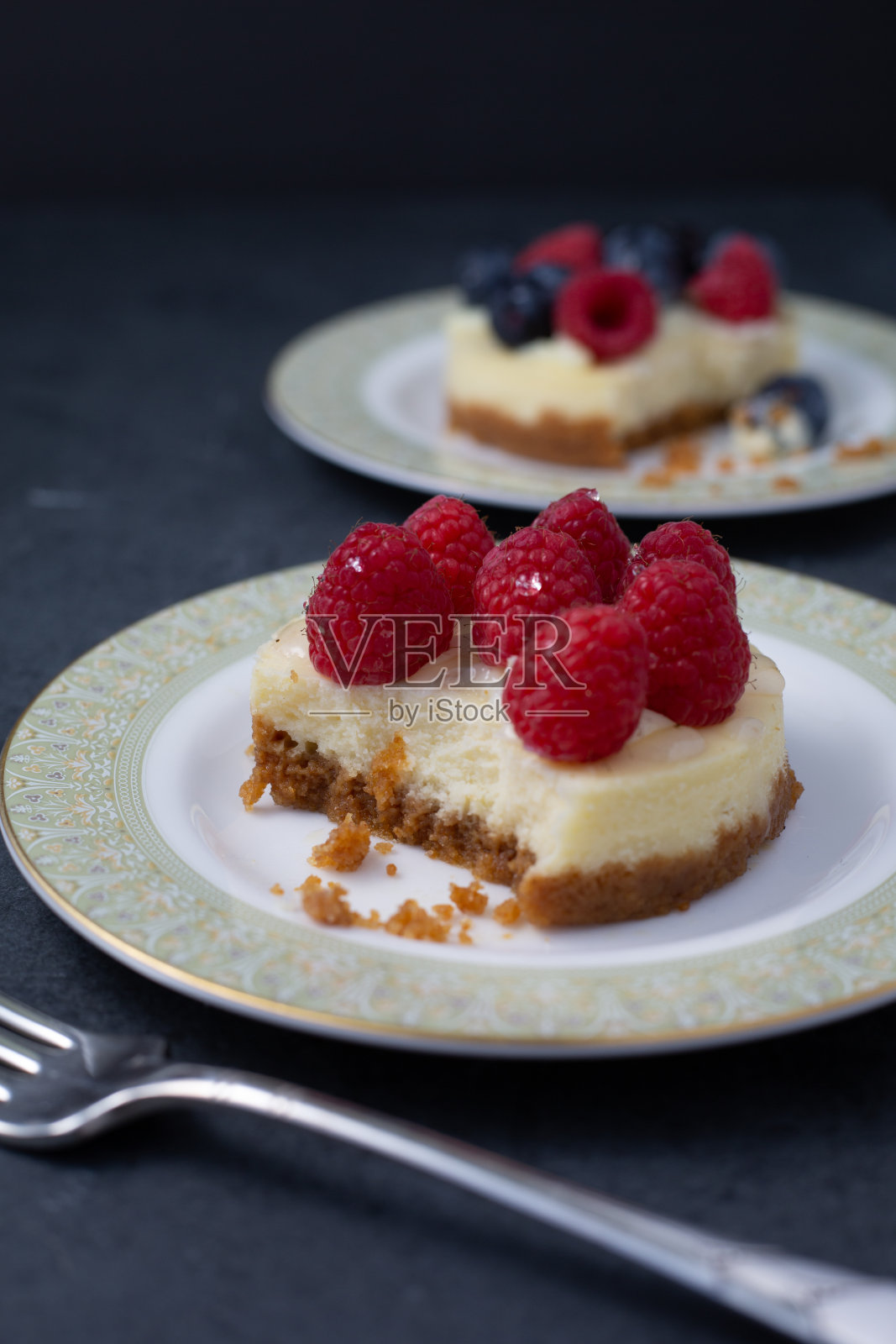小莓芝士蛋糕照片摄影图片