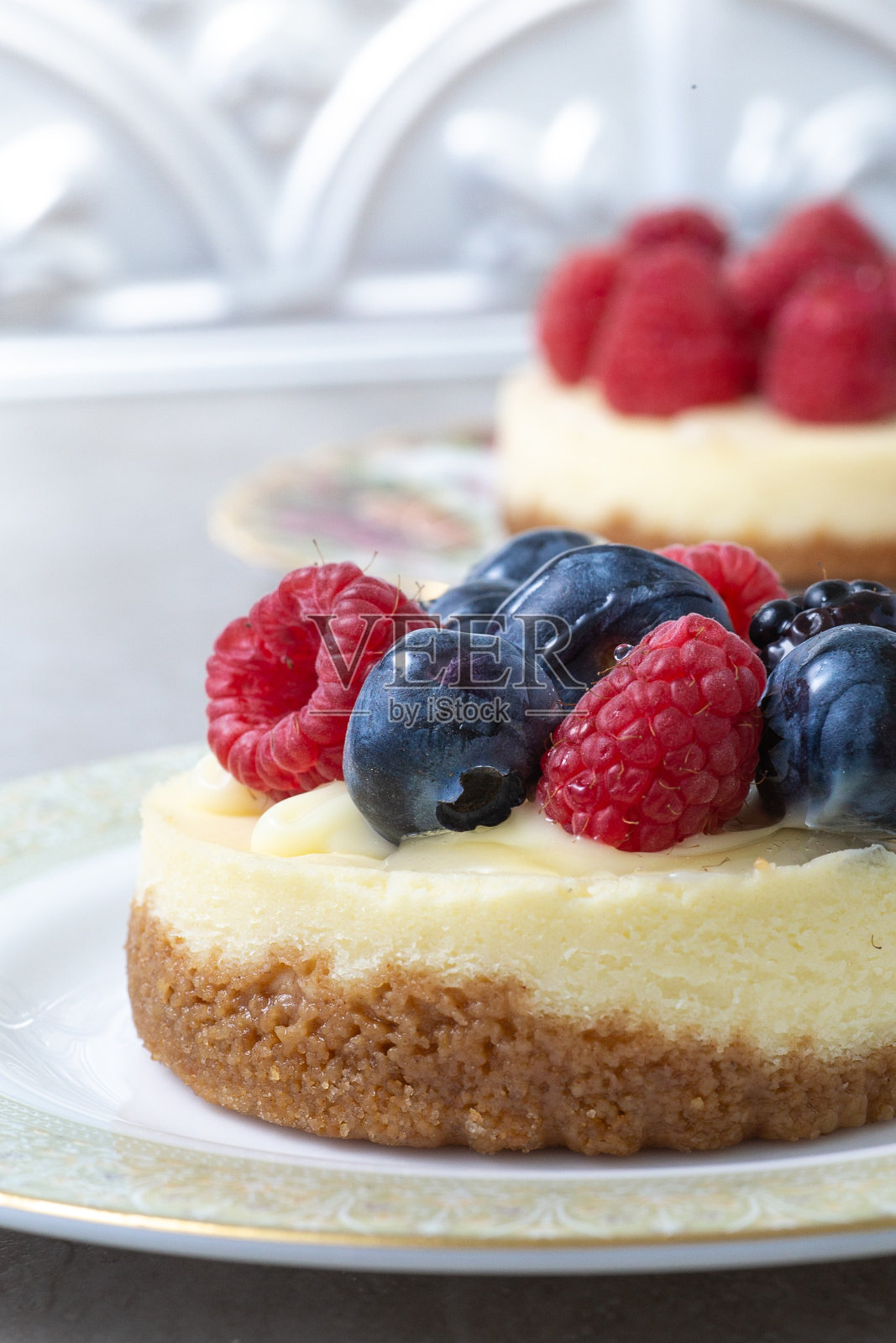 迷你浆果芝士蛋糕照片摄影图片