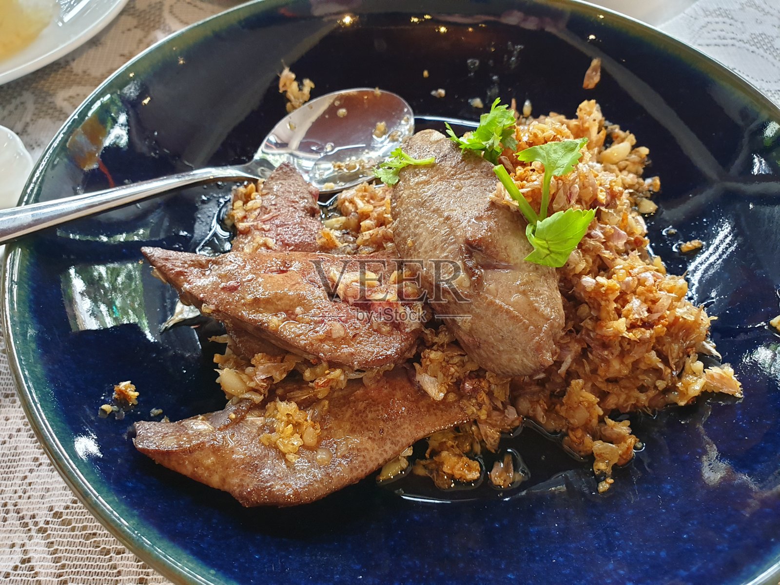 辣椒蒜炒猪肝照片摄影图片