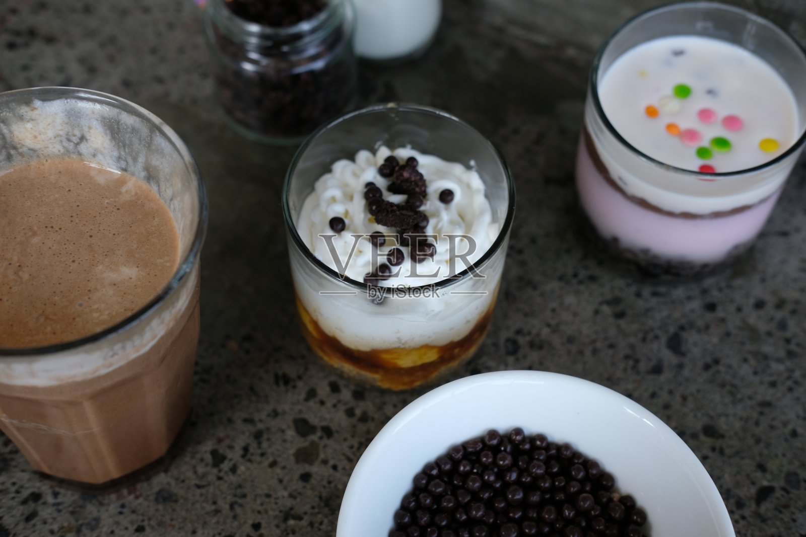 布丁在玻璃照片摄影图片