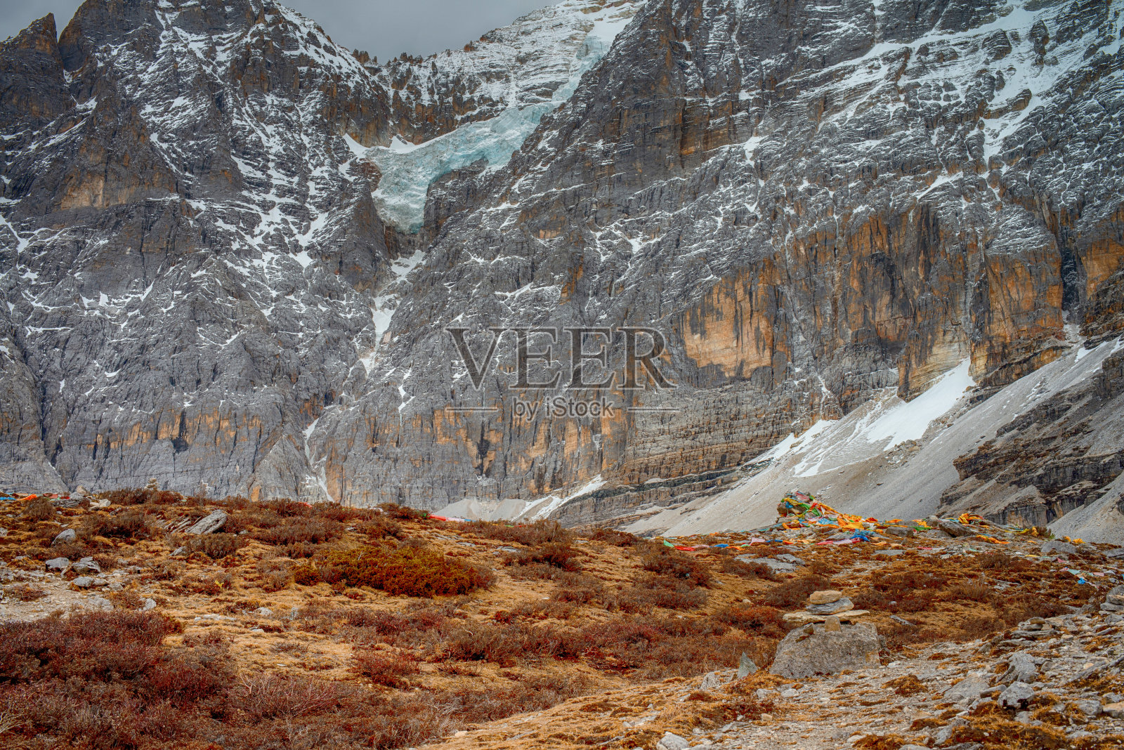 中国四川多城亚丁国家公园。香格里拉海拔4600米照片摄影图片
