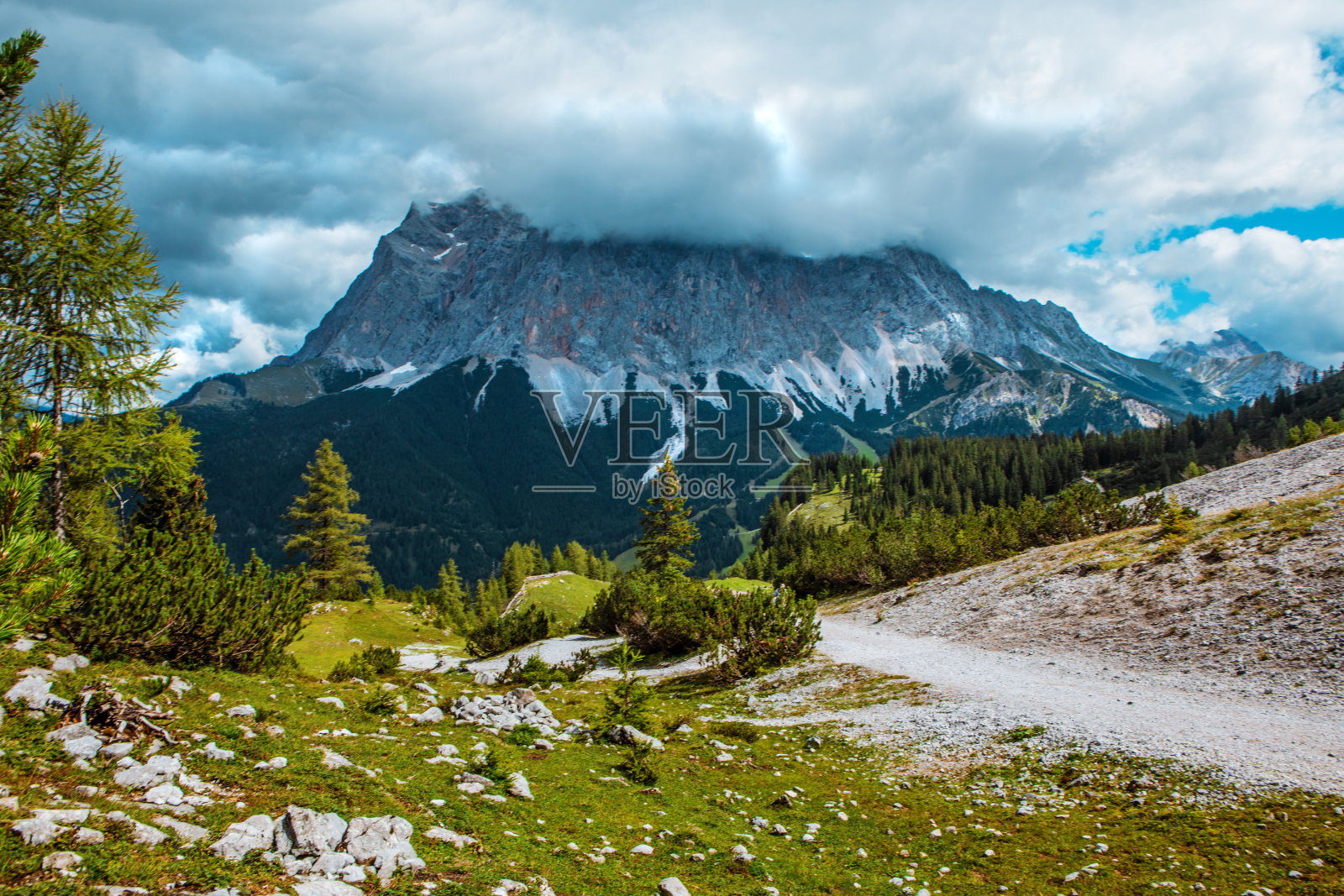 欧洲阿尔卑斯山的山景照片摄影图片