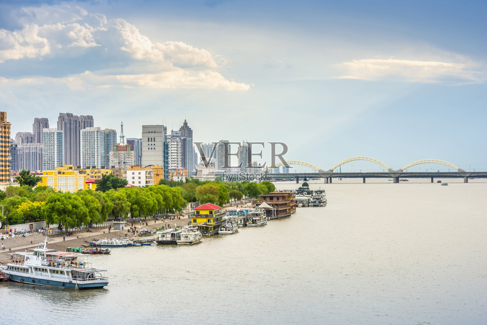 哈尔滨的天际线照片摄影图片