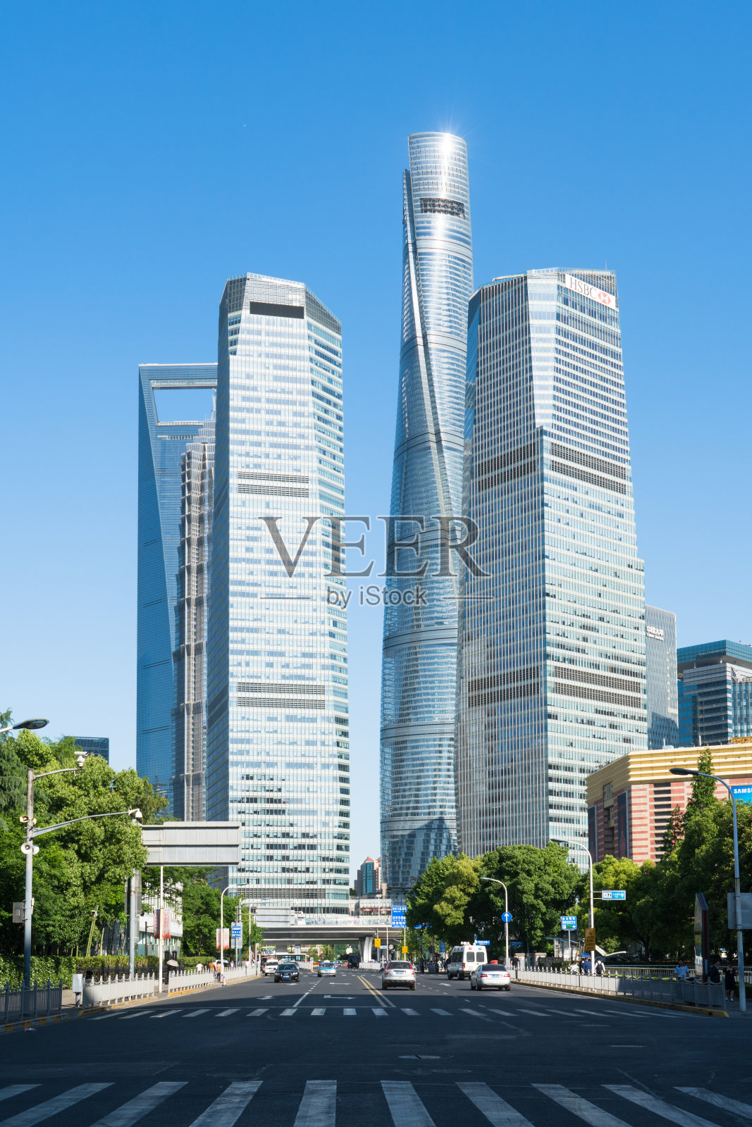 陆家嘴金融中心的现代化建筑照片摄影图片