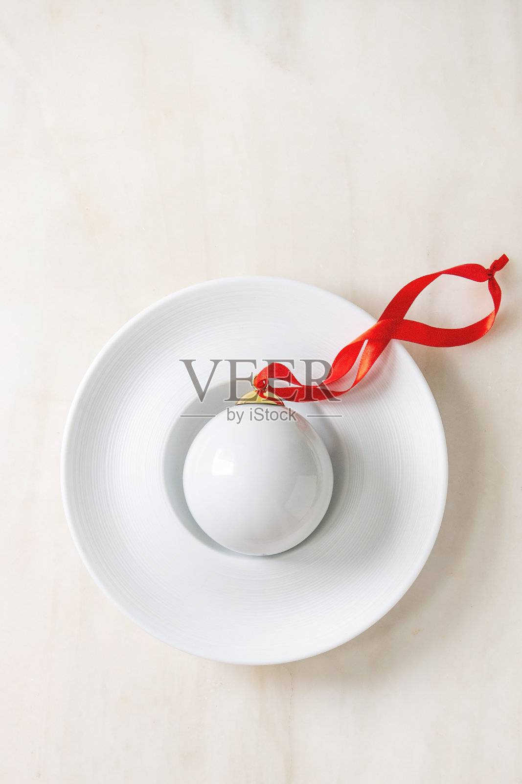 白色圣诞球照片摄影图片