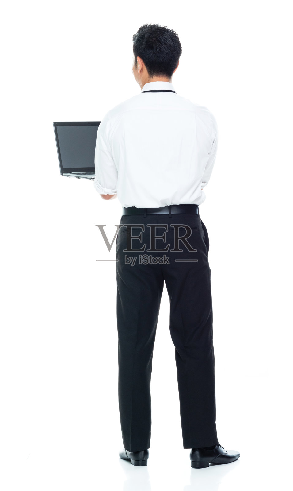 抬头/后视图/全身/一个男人只有20-29岁的成年人英俊的人中国人/东亚民族男性/年轻男子经理/商人/商人穿着西装站在白色背景前照片摄影图片