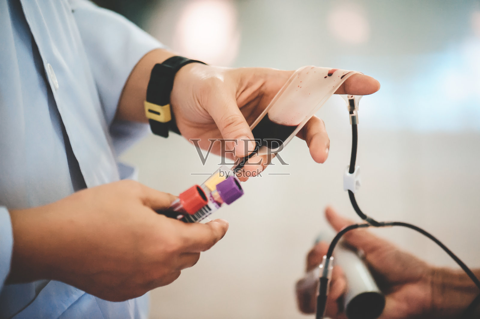 献血用于输血:献血与献血者、溶血性输血库的概念。照片摄影图片